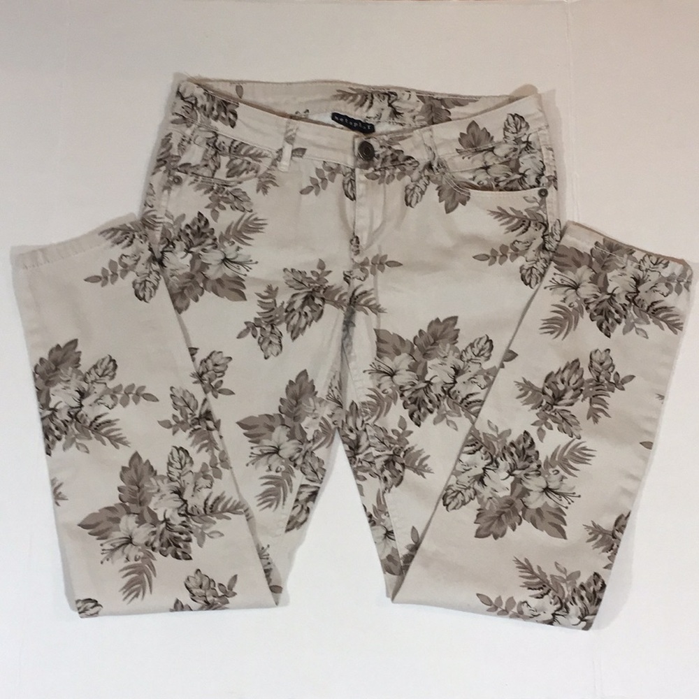Metaphor Skinny Jeans w/ Floral‎ print Size 4